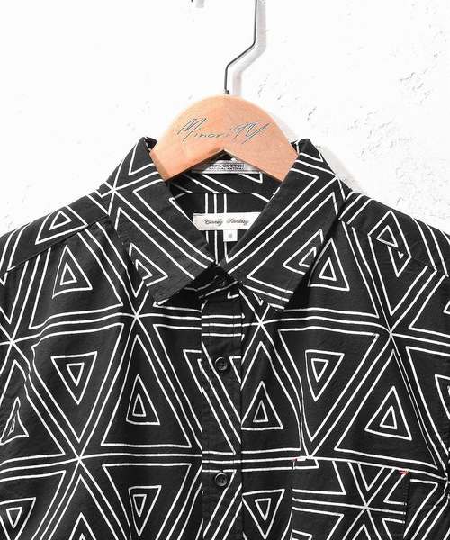 MinoriTY（マイノリティ）の「幾何学柄半袖シャツ（シャツ/ブラウス・メンズ・ホワイト/ブラック・M/L）」の9枚目の写真