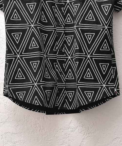 MinoriTY（マイノリティ）の「幾何学柄半袖シャツ（シャツ/ブラウス・メンズ・ホワイト/ブラック・M/L）」の10枚目の写真