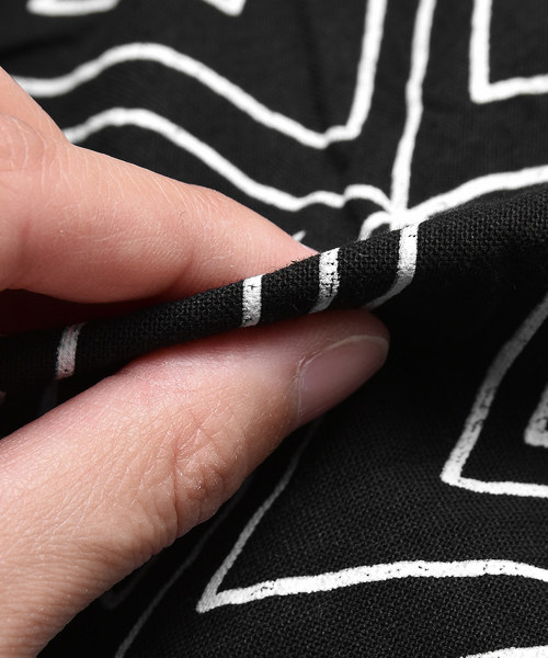 MinoriTY（マイノリティ）の「幾何学柄半袖シャツ（シャツ/ブラウス・メンズ・ホワイト/ブラック・M/L）」の11枚目の写真