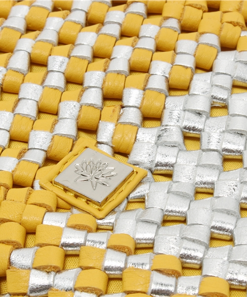 AMERICAN RAG CIE（アメリカンラグシー）の「WATERLILY/202-WTL-400.386（クラッチバッグ・レディース・イエロー系その他/ゴールド・ONE SIZE）」の4枚目の写真