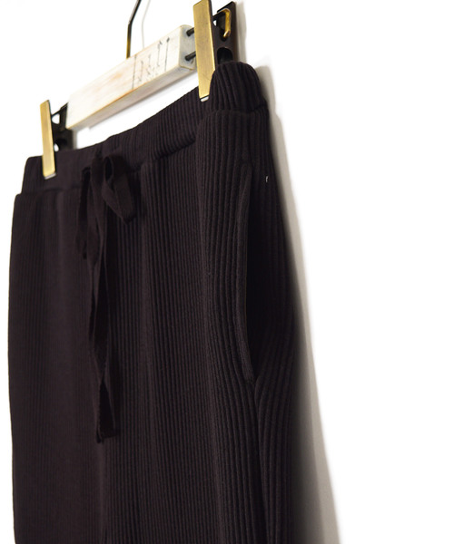 w closet（ダブルクローゼット）の「リブベルボトムパンツ（その他パンツ・レディース・ベージュ/オフホワイト/グレー系その他/ライトブラウン/スミクロ・FREE）」の13枚目の写真