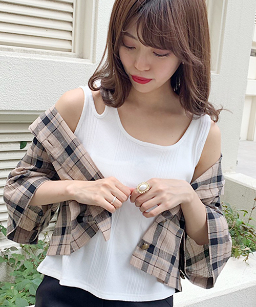 apres jour（アプレジュール）の「リブ肩開きタンク【ZOZOTOWN限定アイテム】（タンクトップ・レディース・ブラック/モカ/オフホワイト・フリー）」の7枚目の写真