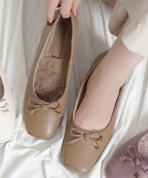 KOBE LETTUCE（コウベレタス）の「スクエアトゥインナーファーリボンバレエパンプス（パンプス・レディース・アイボリー/ダークベージュ/ブラック/ピンク系その他・L/LL/M/S）」の4枚目の写真