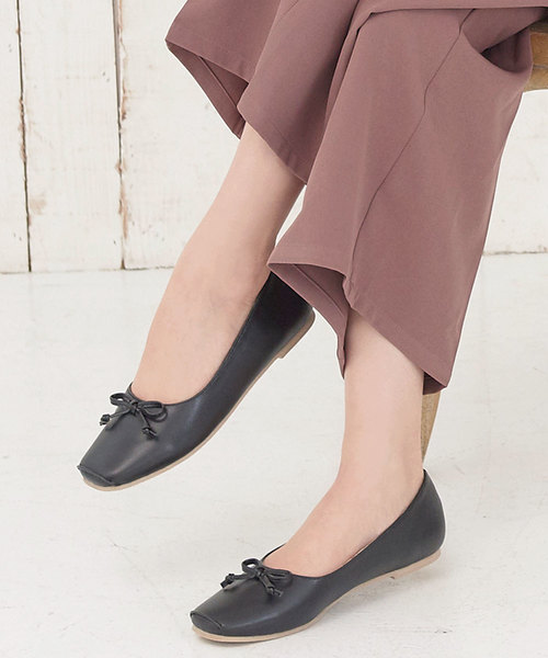 KOBE LETTUCE（コウベレタス）の「スクエアトゥインナーファーリボンバレエパンプス（パンプス・レディース・アイボリー/ダークベージュ/ブラック/ピンク系その他・L/LL/M/S）」の3枚目の写真