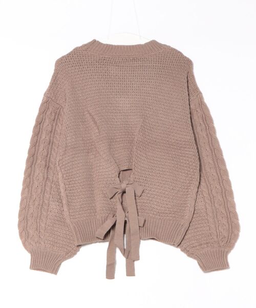STYLEBLOCK(スタイルブロック)の「ケーブル編みバックリボンボリュームスリーブケーブルニットセーター(ニット/セーター・レディース・ブラック/ブラウン系その他/ベージュ系その他/ピンク系その他/オフホワイト・M)」の6枚目の写真
