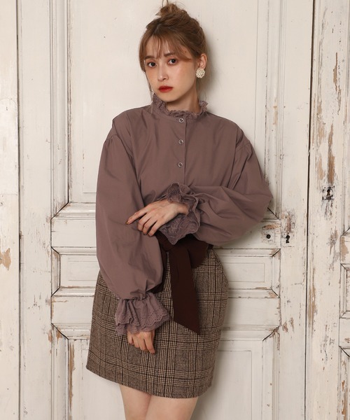 one after another NICE CLAUP（ワンアフターアナザーナイスクラップ）の「プチハイ袖フリルブラウス（シャツ/ブラウス・レディース・オフホワイト/モカ/ベージュ・FREE）」の6枚目の写真