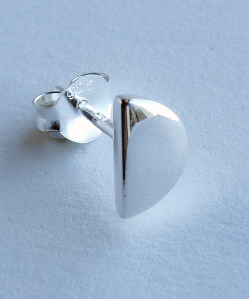 TONE SELECT GOODS（トーンセレクトグッズ）の「【925 SILVER ACC】ハーフムーンピアスSV925(OG)（ピアス（片耳用）・レディース・ゴールド/シルバー・FREE）」の2枚目の写真