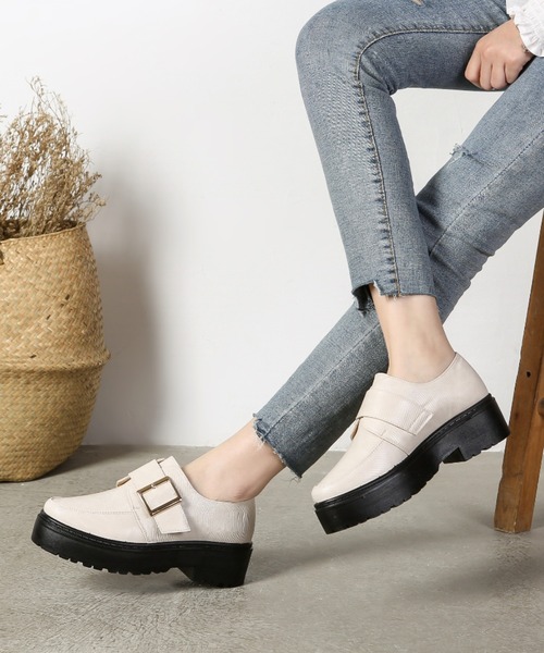 Shoes in Closet（シューズインクローゼット）の「軽量厚底 マニッシュ ワンベルトバックル  ローファー 1978（ローファー・レディース・ブラック/ブラック系その他/ダークブラウン/ブラック系その他5/ブラウン系その他5/アイボリー/ベージュ系その他5/グレー系その他7/ブラック系その他6/グレー系その他6/ベージュ系その他6/イエロー系その他6/ブラウン系その他6/ブラウン系その他・LL/S/M/L/4L/3L/XS/5L/6L）」の5枚目の写真