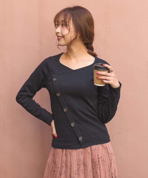 SpRay（スプレイ）の「テレコアシメボタン Tシャツ（Tシャツ/カットソー・レディース・ブラック/パープル/ブルー/モカ/ピンク系その他/キナリ・FREE）」の3枚目の写真