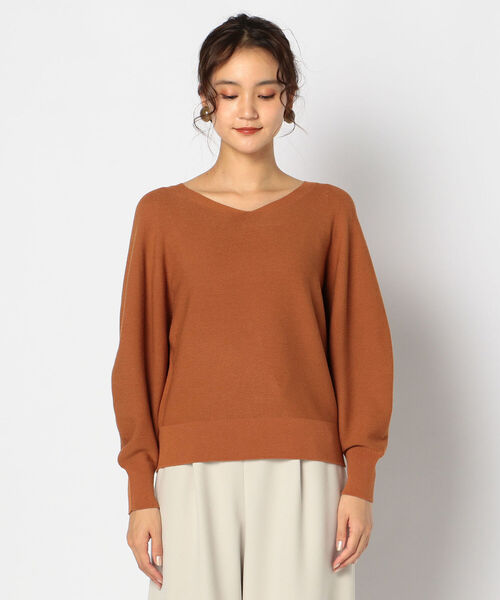 NOLLEY’S（ノーリーズ）の「Vネック強撚ドルマンプルオーバーニット（ニット/セーター・レディース・ベージュ/ネイビー/キャメル/ピンク・38）」の5枚目の写真
