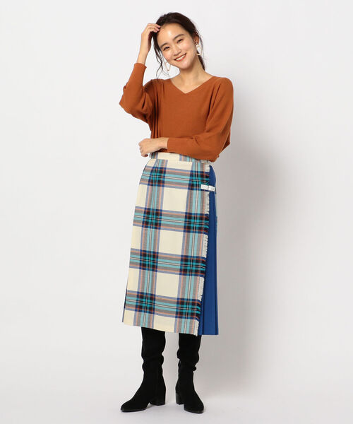 NOLLEY’S（ノーリーズ）の「Vネック強撚ドルマンプルオーバーニット（ニット/セーター・レディース・ベージュ/ネイビー/キャメル/ピンク・38）」の18枚目の写真