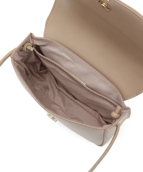 ROPE' PICNIC（ロペピクニック）の「【WEB限定カラー:キナリ・ライトグリーン】プチスクエアメタルフラップミニショルダーバッグ（ショルダーバッグ・レディース・ブラック/オリーブ/キャメル/ライトグリーン/グレー/キナリ/ベージュ・FREE）」の21枚目の写真