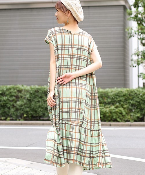 チチカカ（チチカカ）の「ハンドペイントチェックワンピース（シャツワンピース・レディース・ベージュ/グリーン・FREE）」の18枚目の写真