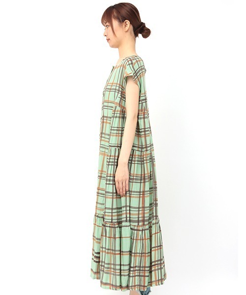 チチカカ（チチカカ）の「ハンドペイントチェックワンピース（シャツワンピース・レディース・ベージュ/グリーン・FREE）」の4枚目の写真