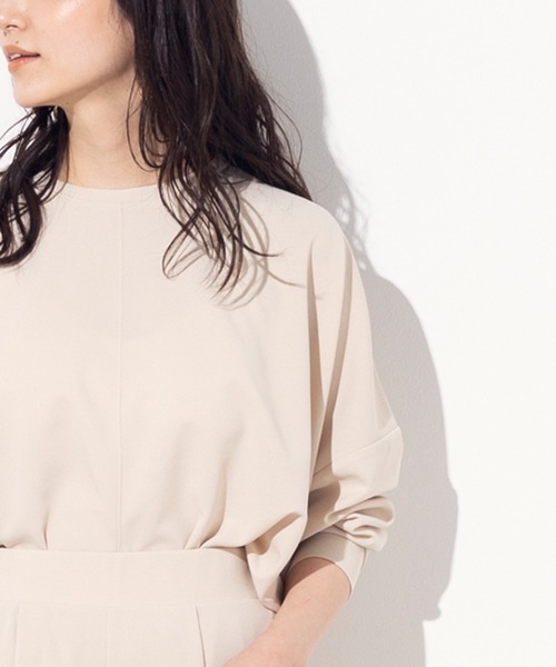 OMNES Another Edition(オムネス アナザーエディション)の「ストレッチ梨地ポンチョプルオーバー(Tシャツ/カットソー・レディース・ブラック/モカ/ラベンダー/ライトベージュ・FREE)」の14枚目の写真