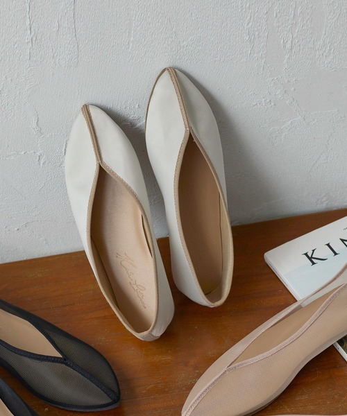 KOBE LETTUCE(コウベレタス)の「センターシームパイピング台湾シューズ(その他シューズ・レディース・ベージュ/アイボリー/ブラック/ブラウン・LL/S/L/M)」の2枚目の写真