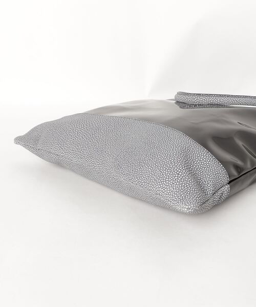 ikot（イコット）の「ikot ワンハンドルショルダーバッグ（ショルダーバッグ・レディース・ブラック・FREE）」の2枚目の写真