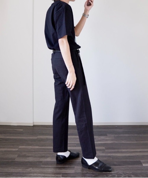 y/m by れぽすけ（イムバイレポスケ）の「スリムストレートリネンスラックス（スラックス・メンズ・ブラック/ライトベージュ・MEDIUM/LARGE）」の5枚目の写真