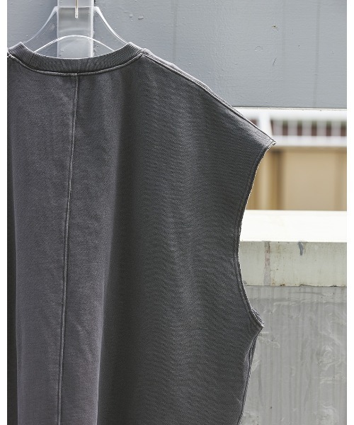 TODAYFUL（トゥデイフル）の「スリーブレスオーバースエット（スウェット・レディース・ホワイト/ブラック・FREE）」の16枚目の写真