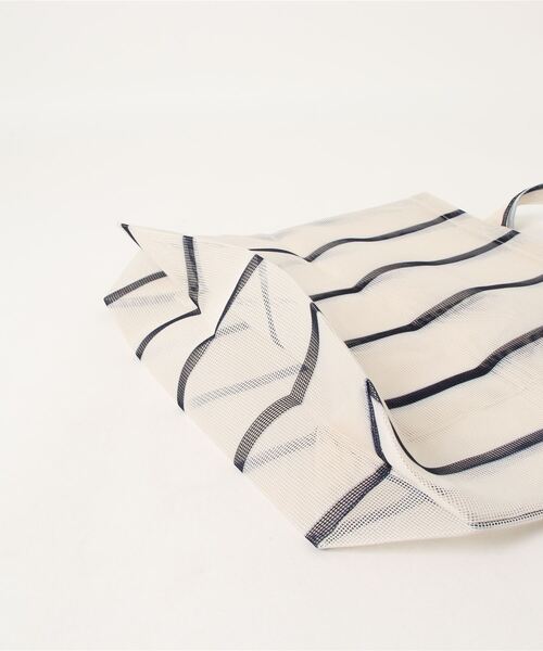 junes(ジュネス)の「【JUNES/ジュネス】NAVY WIDE STRIPE メッシュトートバッグ(トートバッグ・レディース・ネイビー・FREE)」の2枚目の写真