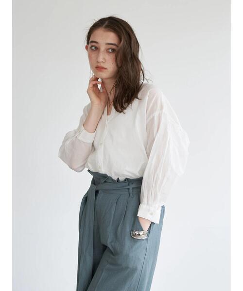 Editt by YECCA VECCA(エディットバイイェッカヴェッカ)の「バックシャーリングシアーシャツ(シャツ/ブラウス・レディース・ホワイト/ライトグレー/イエロー/カーキ・FREE)」の6枚目の写真