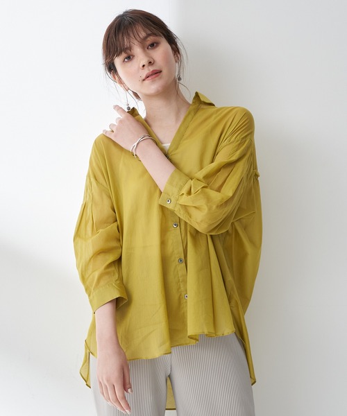 Editt by YECCA VECCA(エディットバイイェッカヴェッカ)の「バックシャーリングシアーシャツ(シャツ/ブラウス・レディース・ホワイト/ライトグレー/イエロー/カーキ・FREE)」の1枚目の写真