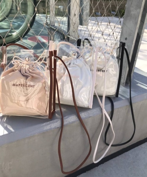 Me%(ミィパーセント)の「PVCシンプルスクエアショルダー(ショルダーバッグ・レディース・アイボリー/ダークブラウン/ブラック/ブラウン・FREE)」の12枚目の写真