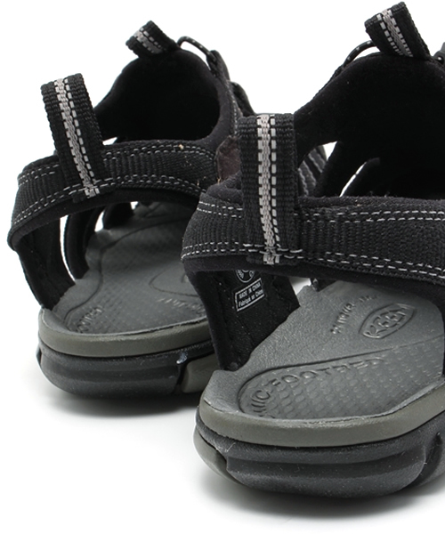 KEEN（キーン）の「CLEARWATER CNX / クリアウォーター シーエヌエックス / メンズ サンダル（サンダル・メンズ・ブラック・26cm/25.5cm/28cm/26.5cm/27.5cm/27.0cm/25.0cm/29.0cm/28.5cm）」の3枚目の写真