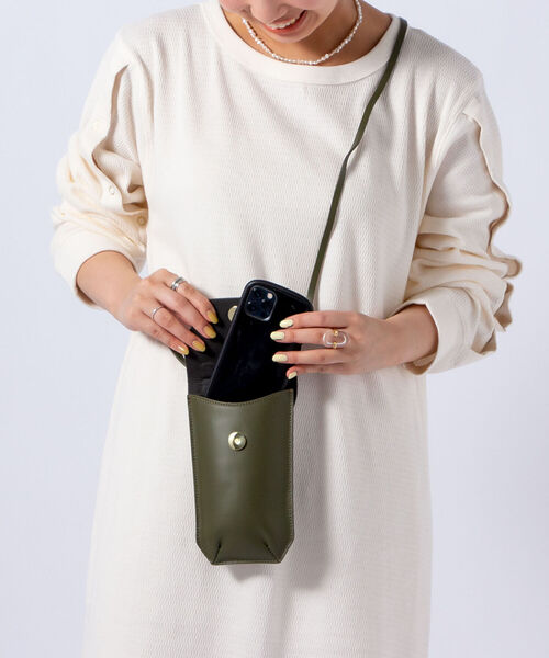 NOLLEY’S（ノーリーズ）の「【Laboratorio Mariucci/ ラボラトリオマリウッチ>スマホポシェット（ボディバッグ/ウエストポーチ・レディース・ベージュ/ブラウン/オリーブ・FREE）」の3枚目の写真