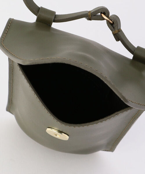 NOLLEY’S（ノーリーズ）の「【Laboratorio Mariucci/ ラボラトリオマリウッチ>スマホポシェット（ボディバッグ/ウエストポーチ・レディース・ベージュ/ブラウン/オリーブ・FREE）」の16枚目の写真