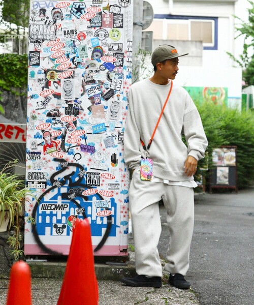 FREAK'S STORE(フリークスストア)の「WEB限定 12oz ヘビーウェイト ビッグシルエット クルーネックスウェット/リンガースウェット(スウェット・メンズ・ホワイト系その他/ダークグリーン/グレー系その他/ブラック系その他/ブラウン/杢グレー/グレイッシュベージュ/ブラック/ネイビー/ナチュラル・MEDIUM/LARGE/X-LARGE/SMALL)」の11枚目の写真