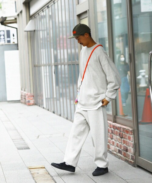 FREAK'S STORE(フリークスストア)の「WEB限定 12oz ヘビーウェイト ビッグシルエット クルーネックスウェット/リンガースウェット(スウェット・メンズ・ホワイト系その他/ダークグリーン/グレー系その他/ブラック系その他/ブラウン/杢グレー/グレイッシュベージュ/ブラック/ネイビー/ナチュラル・MEDIUM/LARGE/X-LARGE/SMALL)」の21枚目の写真