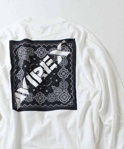AVIREX（アヴィレックス）の「【直営店限定】バンダナプリント ボックス ロゴ 長袖 Tシャツ / BANDANA PRINT BOX LOGO LS T-SHIRT/アヴィレックス/AVIREX（Tシャツ/カットソー・メンズ・ブラック/レッド/クリアレッド/ブラック系その他・MEDIUM/LARGE/X-LARGE/XX-LARGE）」の2枚目の写真