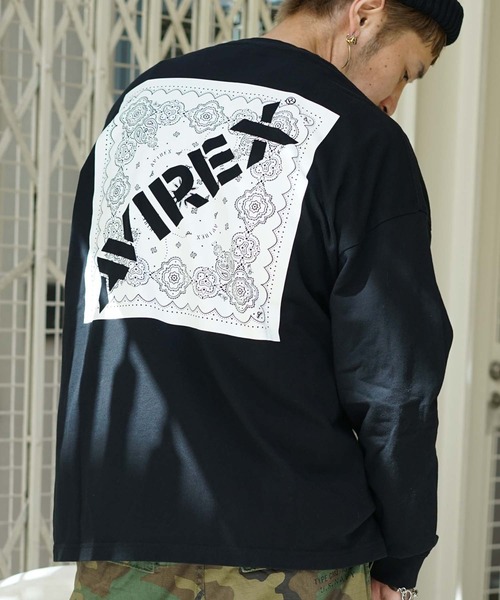 AVIREX（アヴィレックス）の「【直営店限定】バンダナプリント ボックス ロゴ 長袖 Tシャツ / BANDANA PRINT BOX LOGO LS T-SHIRT/アヴィレックス/AVIREX（Tシャツ/カットソー・メンズ・ブラック/レッド/クリアレッド/ブラック系その他・MEDIUM/LARGE/X-LARGE/XX-LARGE）」の16枚目の写真