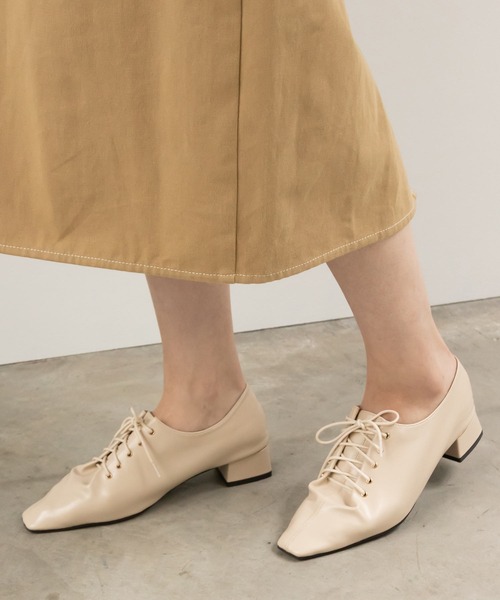 RANDA(ランダ)の「ソフト ギャザーレースアップシューズ(ドレスシューズ・レディース・ブラック/アイボリー/ダークベージュ・LL/M/L/S)」の2枚目の写真