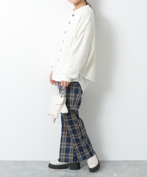 Heather(ヘザー)の「スリムフィットガラフレアパンツ2 228814(スラックス・レディース・グレー系その他/ブルー系その他/レッド系その他・S/M/XS)」の4枚目の写真