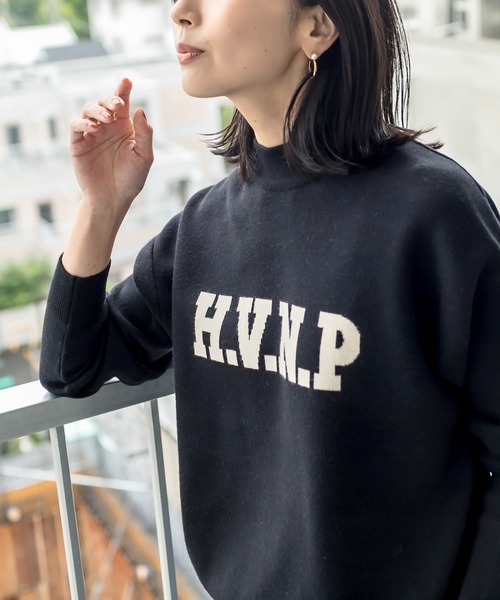 RIVE DROITE（リヴドロワ）の「気軽に遊び心を取り入れたい　H.V.N.Pロゴニット（ニット/セーター・レディース・ブラック/ブラウン・FREE）」の2枚目の写真