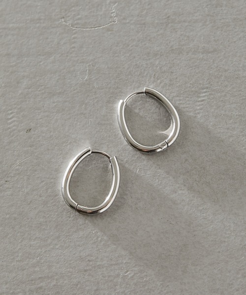 ear PAPILLONNER(イアパピヨネ)の「ステンレスフープピアス(ピアス(両耳用)・レディース・シルバー/ゴールド・FREE)」の2枚目の写真
