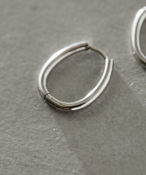 ear PAPILLONNER(イアパピヨネ)の「ステンレスフープピアス(ピアス(両耳用)・レディース・シルバー/ゴールド・FREE)」の4枚目の写真