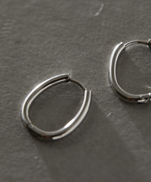 ear PAPILLONNER(イアパピヨネ)の「ステンレスフープピアス(ピアス(両耳用)・レディース・シルバー/ゴールド・FREE)」の5枚目の写真