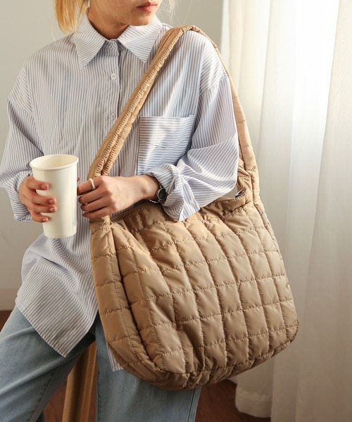 TABI PAL（タビパル）の「【TABI PAL】大き目　キルティング　トートバッグ（トートバッグ・レディース・ホワイト/ブラック/ベージュ/グリーン・FREE）」の3枚目の写真