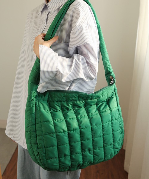 TABI PAL（タビパル）の「【TABI PAL】大き目　キルティング　トートバッグ（トートバッグ・レディース・ホワイト/ブラック/ベージュ/グリーン・FREE）」の4枚目の写真