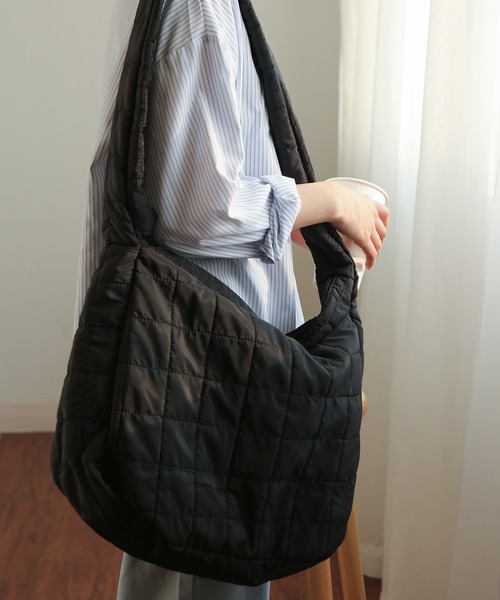 TABI PAL（タビパル）の「【TABI PAL】大き目　キルティング　トートバッグ（トートバッグ・レディース・ホワイト/ブラック/ベージュ/グリーン・FREE）」の11枚目の写真