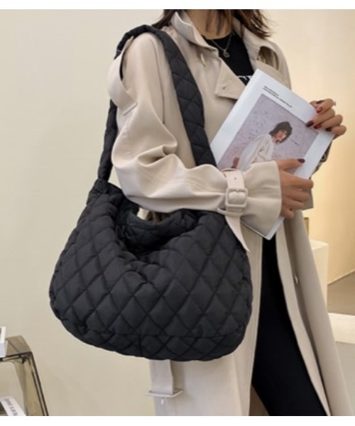 TABI PAL（タビパル）の「【TABI PAL】大き目　キルティング　トートバッグ（トートバッグ・レディース・ホワイト/ブラック/ベージュ/グリーン・FREE）」の12枚目の写真