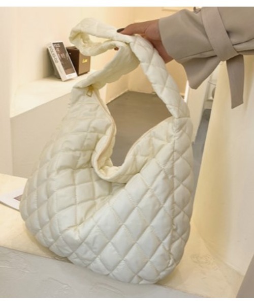 TABI PAL（タビパル）の「【TABI PAL】大き目　キルティング　トートバッグ（トートバッグ・レディース・ホワイト/ブラック/ベージュ/グリーン・FREE）」の7枚目の写真