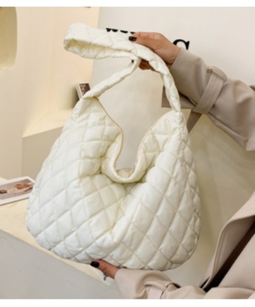 TABI PAL（タビパル）の「【TABI PAL】大き目　キルティング　トートバッグ（トートバッグ・レディース・ホワイト/ブラック/ベージュ/グリーン・FREE）」の6枚目の写真