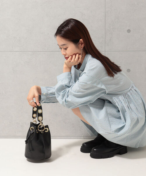 andrea cardone（アンドレアカルドネ）の「【andrea cardone/アンドレアカルドネ】ハトメハンドル レザーキンチャクバッグ（ショルダーバッグ・レディース・イエロー/ブラック・FREE）」の10枚目の写真