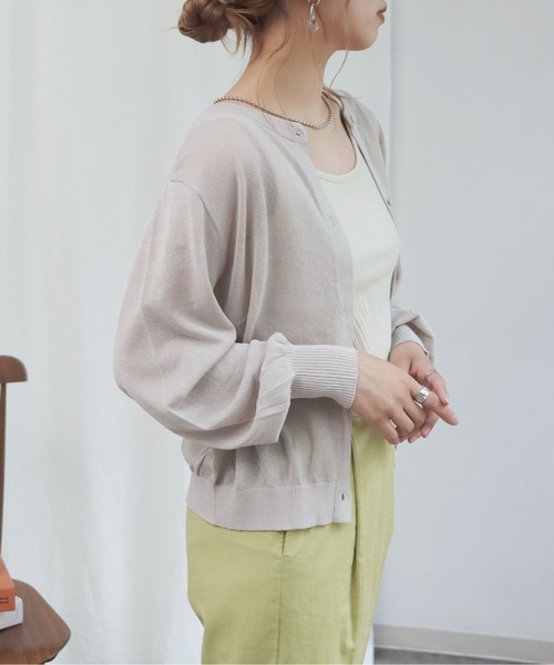 HER CLOSET（ハークローゼット）の「【shemoshelly】WEB限定 クルーネックシアーカーディガン（ニット/セーター・レディース・ライトグレー/ブラック/オフホワイト/モスグリーン/ラベンダー/ピンクベージュ/グリーン/ブルー/ピンク・M）」の22枚目の写真