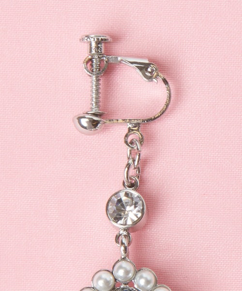 Mel cinna(メルシーナ)の「Mel cinna/drop stone earring(イヤリング・レディース・ブラック/クリア・FREE)」の8枚目の写真