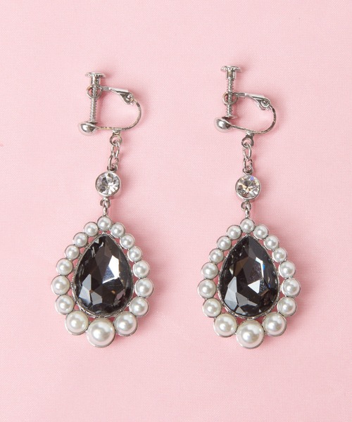 Mel cinna(メルシーナ)の「Mel cinna/drop stone earring(イヤリング・レディース・ブラック/クリア・FREE)」の4枚目の写真